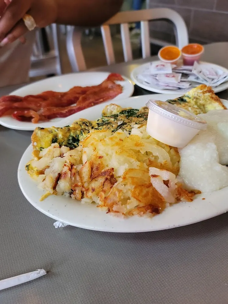 Omelette Bacon Grits and Hash Browns